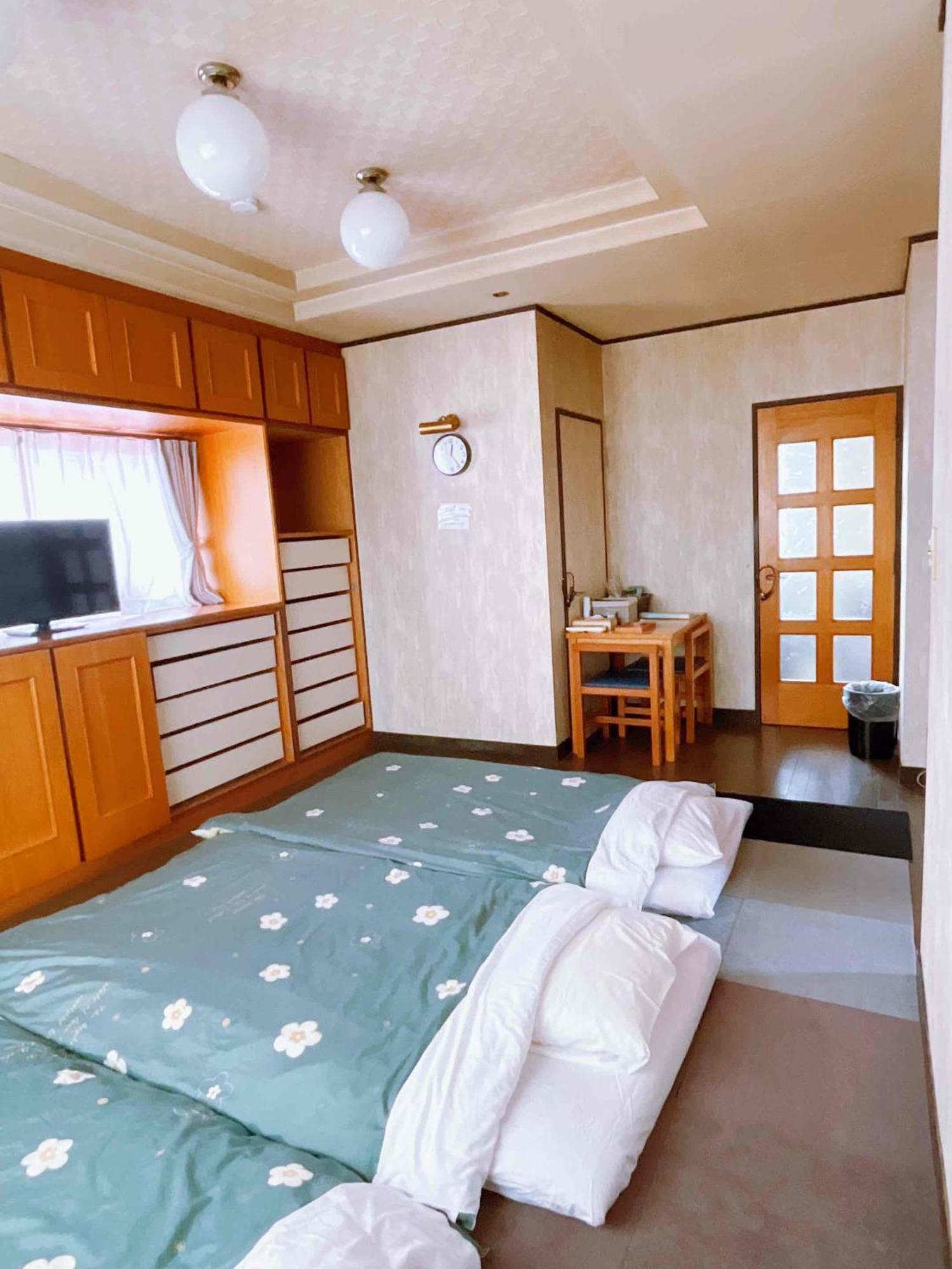 T&T Fujiyama Guest House Fujiyoshida Exterior photo